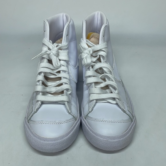 Used Nike Women's Blazer Mid 77 Athletic Shoes Triple White CZ1055-117 - Picture 3 of 8